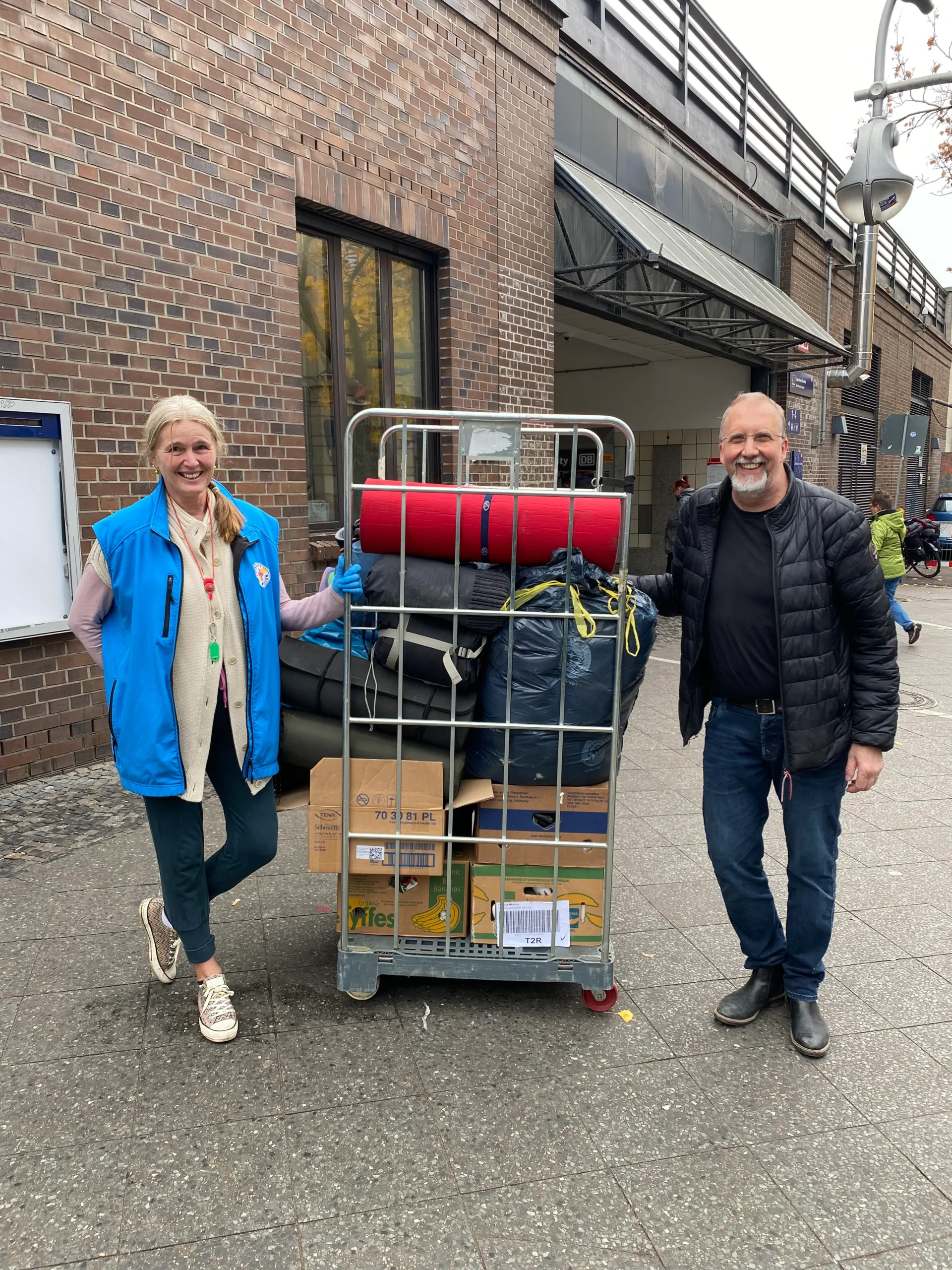 Soziales Engagement - Räumung Besenrein - Kommode im antiken Stil